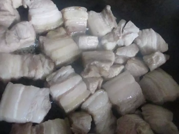一個肥而不膩的紅燒肉做法, 不用炒糖不用炸超簡單