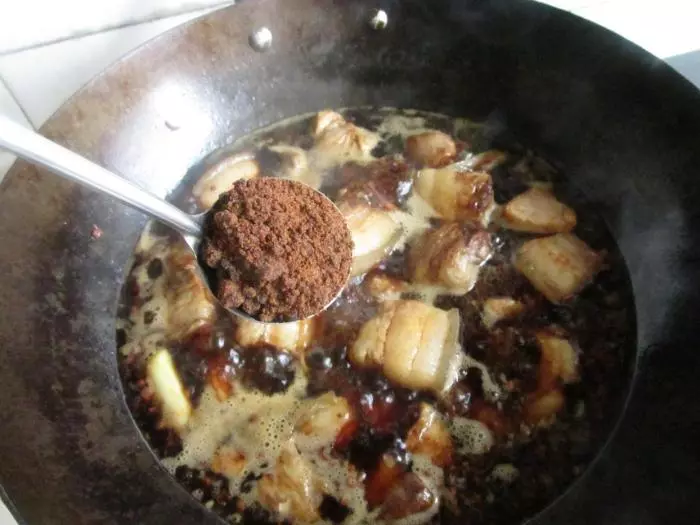 一個肥而不膩的紅燒肉做法, 不用炒糖不用炸超簡單