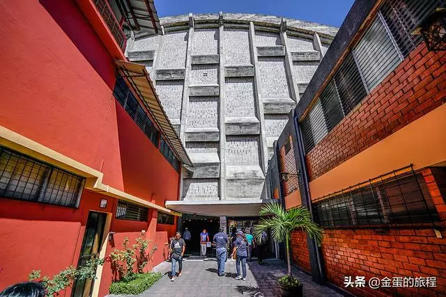 神作,新建交的薩爾瓦多首都,有座世上最神奇彩虹玻璃教堂