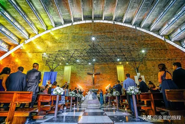 神作,新建交的薩爾瓦多首都,有座世上最神奇彩虹玻璃教堂