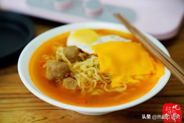 一提起泡麵就被吐槽不健康,其實泡麵也有健康的做法,還不試試看