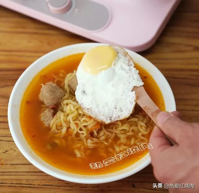 一提起泡麵就被吐槽不健康,其實泡麵也有健康的做法,還不試試看