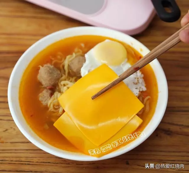 一提起泡麵就被吐槽不健康,其實泡麵也有健康的做法,還不試試看