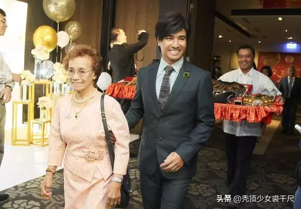動力火車尤秋興結束50年單身宣布訂婚,儀式婚紗照曝光大氣隆重!