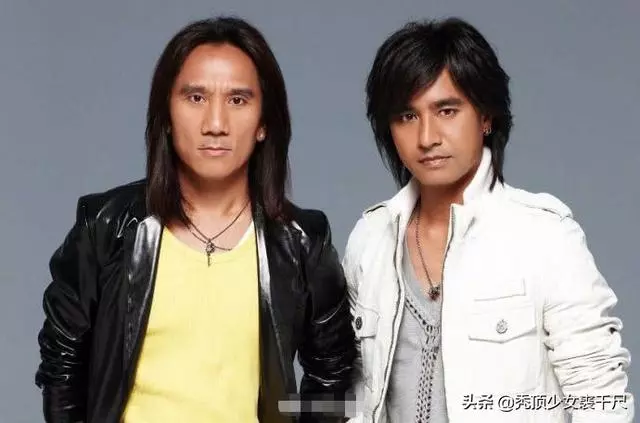 動力火車尤秋興結束50年單身宣布訂婚,儀式婚紗照曝光大氣隆重!
