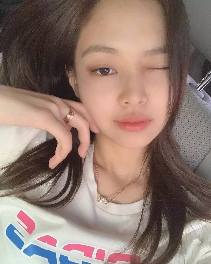 [BLACKPINK][新聞]190302 最新機場照新鮮來襲！四人四色讓機場變得BLING BLING的！