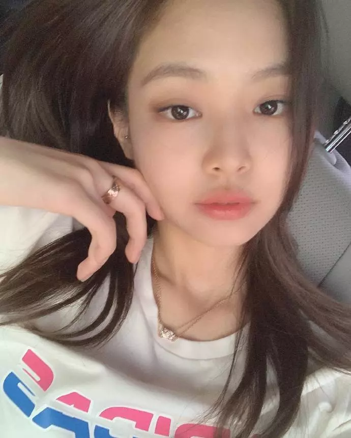 [BLACKPINK][新聞]190302 最新機場照新鮮來襲！四人四色讓機場變得BLING BLING的！
