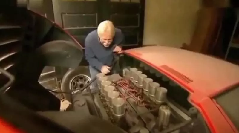 72歲大爺找到自己30歲買的蘭博基尼,打開後備箱時倒吸一口涼氣!