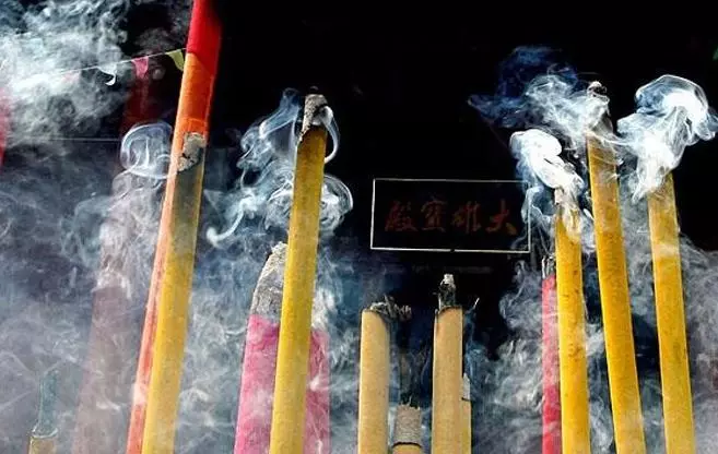 女生去寺廟拜拜千萬不要這麼做!這些事情一定要知道!否則沒祈福到反而惹禍上身...
