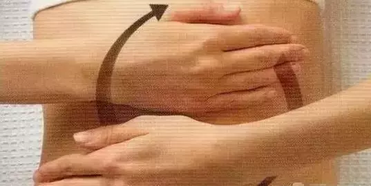 每天這樣彎腰24次,改善腰椎疼痛,打通全身筋絡,只需不到5分鐘,勝過漫步3小時,簡單,實用,易操作