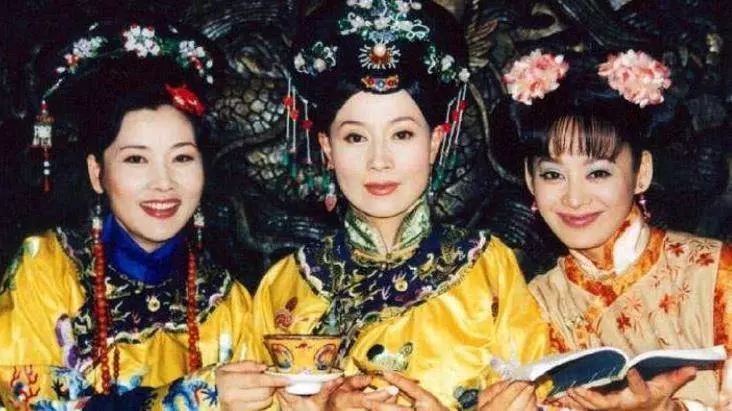 比寧靜還美的「孝莊皇后」,41歲擠走原配嫁名導,婚後19年不生子被拋棄!