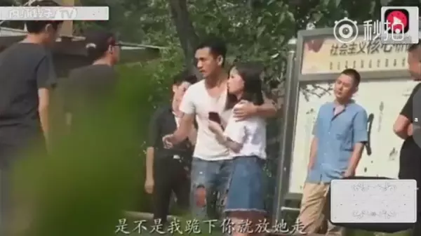 富二代測試女友「假裝破產」被一群人堵!她驚慌求饒「看見男友跪下」,結局卻神展開!
