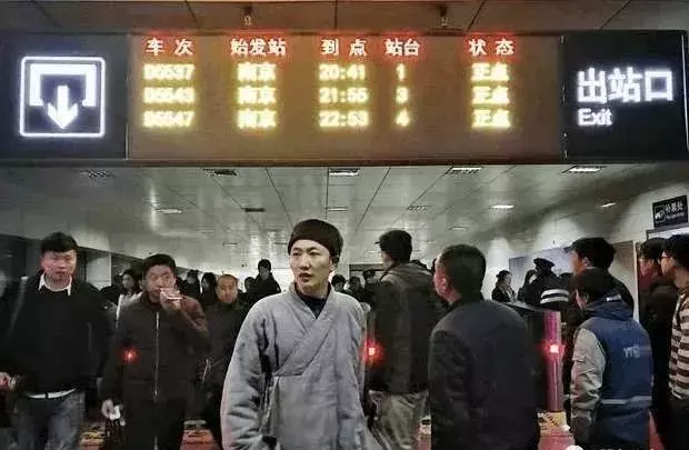 花和尚8年帶女人「生下200個孩子」 真相曝光被網讚:真正的菩薩!