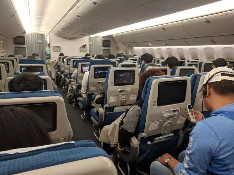 4月大寶寶人生首搭機 媽先送200份小禮物「請原諒我」溫暖整機乘客