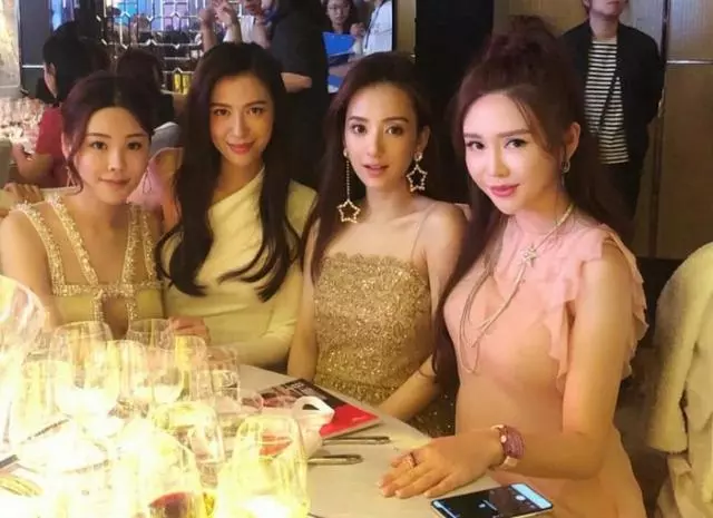 郭富城女兒正面照曝光,鼻樑高挺像混血,看來是繼承了方媛的美貌