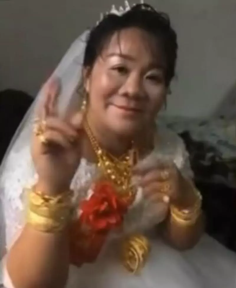 中國奇葩婚禮「男方娶了一輛法拉利和10萬美金?附加新娘?」引發網友熱議!