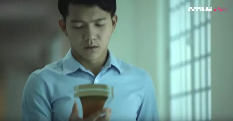 從小埋怨爸爸窮,兒子發奮圖強到國外求學...爸爸離世後才明白真相:「原來他是富有的人...」