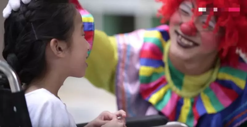 從小埋怨爸爸窮,兒子發奮圖強到國外求學...爸爸離世後才明白真相:「原來他是富有的人...」