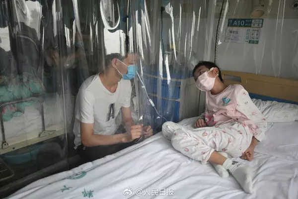 16歲少年深夜搬貨賣苦力,一毛也不捨得花,掙錢只為救白血病妹妹的命!