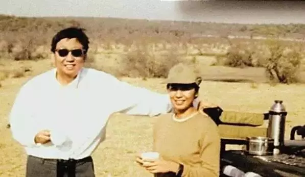 57歲「鍾楚紅」素顏生活照曝光,皺紋滿臉卻拒絕整容,喜歡自然優雅的老去!老公走後不再嫁!