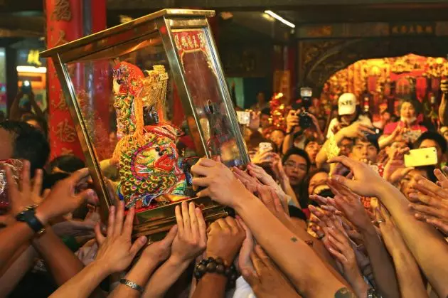 大甲媽祖顯神蹟!顏清標受傷「腳3天都不能動」 媽祖得知「要他跟著指示做」半小時後跑得像飛