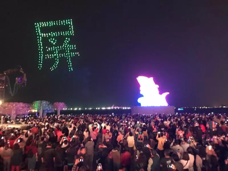 屏東燈會破千萬人次!無名英雄沒吃飯「掃廁所到天亮」 縣長哽咽告白:「對不起還是不夠好」