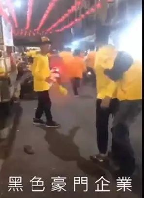 神明面前鬧事!朝天宮媽祖繞境「轎班互看不順眼」直接嗆聲 天后娘娘看不下去「出手教訓」