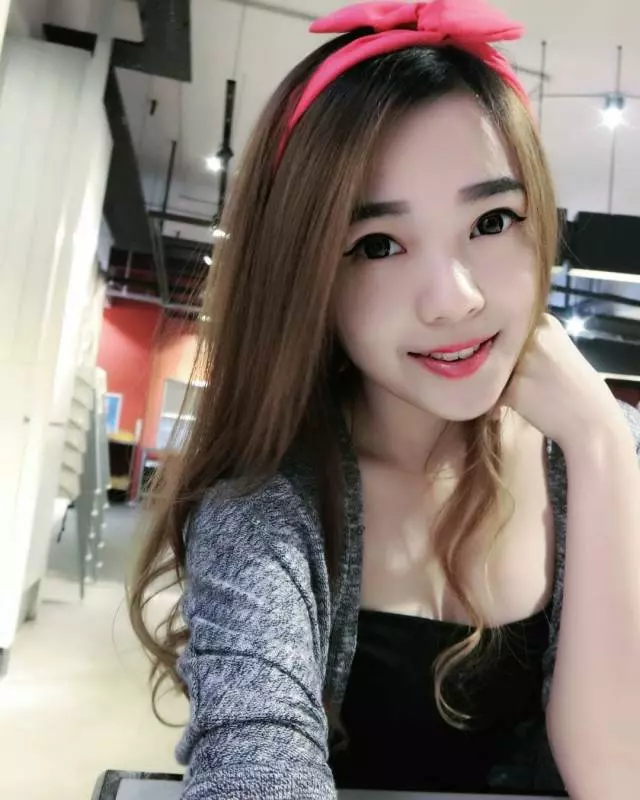 網民:有史以來看過最美空姐 幾分鐘內Fb IG被網民找到了!