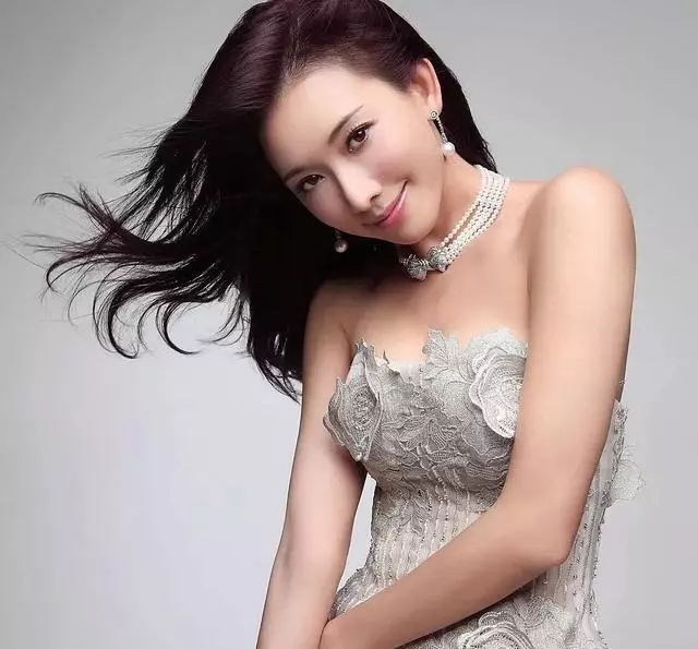 台灣男人最想交往的10女星排行 ! 第一名竟是她!簡直迷倒天下男人,無人說不啊!