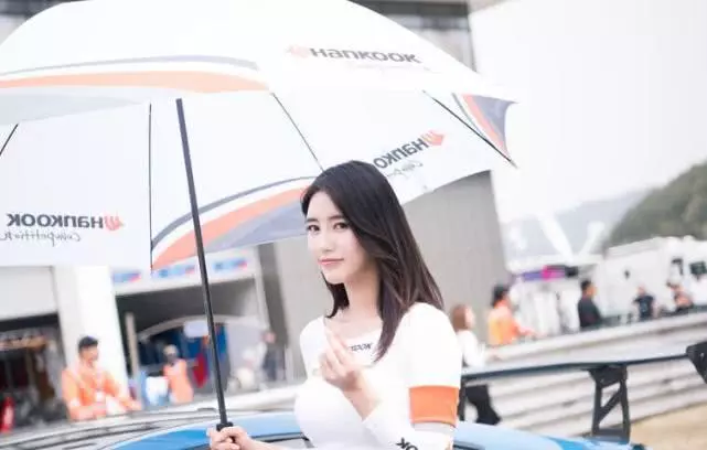 女模特艷照不慎外泄,韓國警方卻得到了眾多女星「外賣」的實
