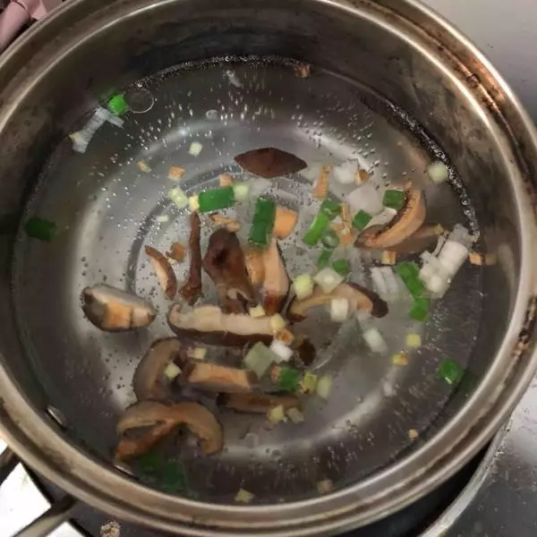 春天,女人不想做黃臉婆,這湯要多吃,祛濕美容養顏,做法特簡單