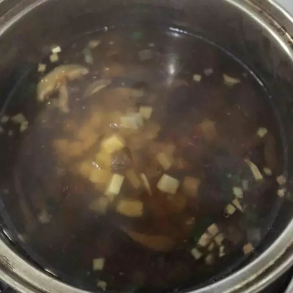 春天,女人不想做黃臉婆,這湯要多吃,祛濕美容養顏,做法特簡單