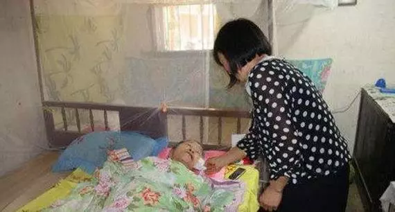 婆婆在我家養病,小姑子來看望,無意翻看小姑子朋友圈我無言以對