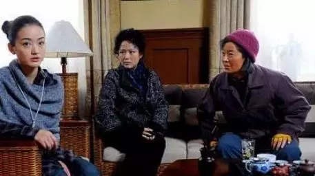 兒媳請公婆吃飯,公婆凈挑貴的點,服務員一句話,他們傻了眼
