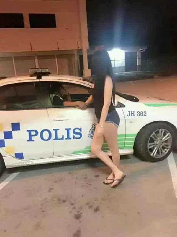 【人肉搜索】大馬巡警和女子親熱「疑似召妓」!女子被人肉搜索成功......