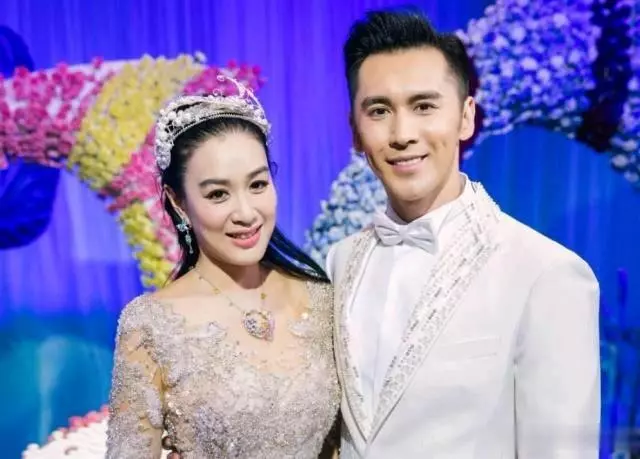 身價數億卻愛上大12歲三婚女,不被看好卻成了3個孩子的爸爸!