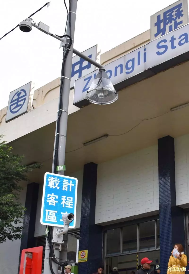 小心吃紅單!內壢火車站公車停靠區 「科技執法」已開罰 -