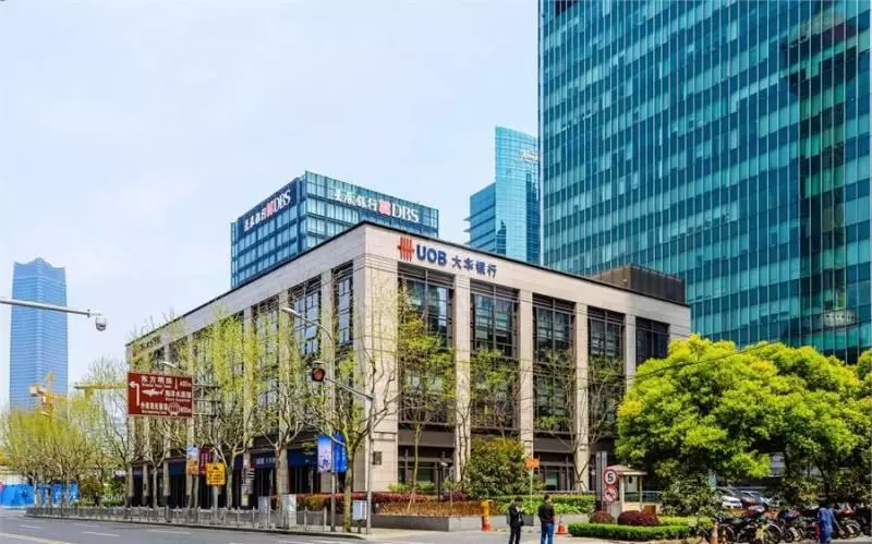 新加坡網友收到「大華銀行」的手機簡訊,結果4000新元不見了!