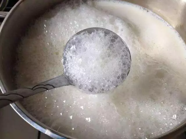 燉肉出現泡沫,是肉的精華還是髒東西?很多人想錯了,今天告訴你