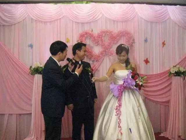 結婚第二天,婆婆就把我趕走,我氣得直哆嗦,知道真相我感動落淚