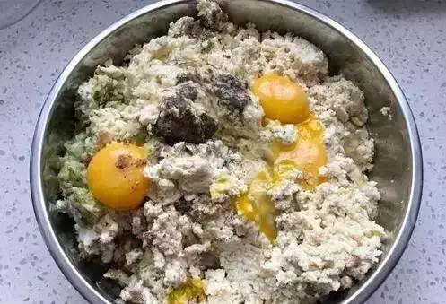 豬肉豆腐丸子,外酥里嫩,好吃又好做,做一盤瞬間就沒了