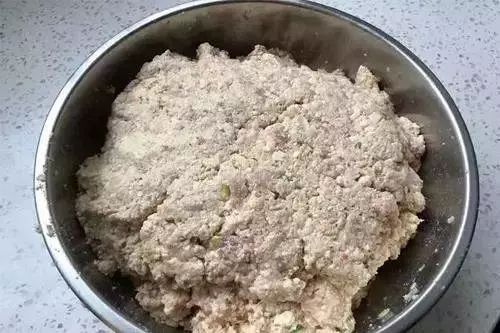 豬肉豆腐丸子,外酥里嫩,好吃又好做,做一盤瞬間就沒了