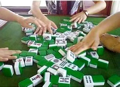 把女兒給岳母帶,每個月寄7000還說不夠用,我回去一趟後呆住了!