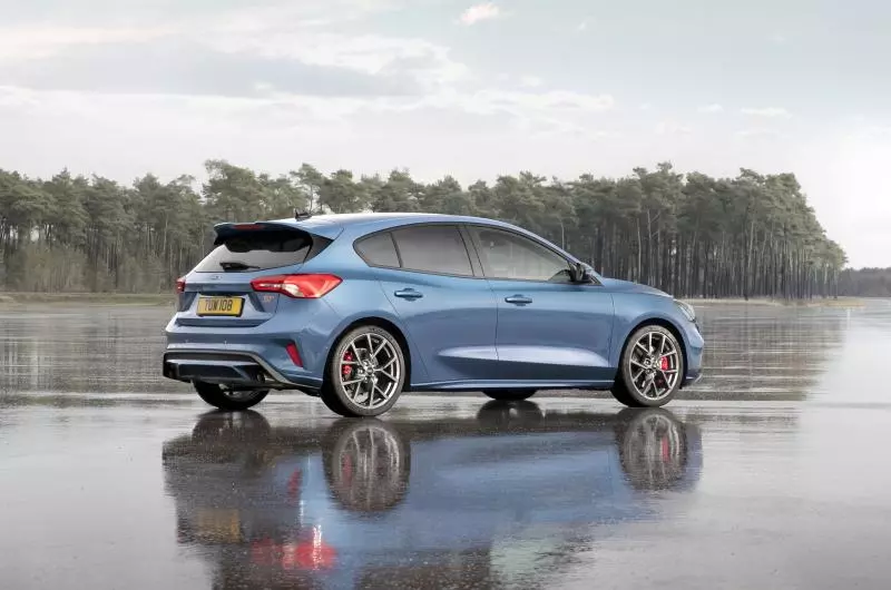 6秒內破百 Ford Focus ST