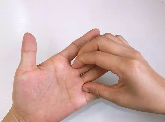 咳喘穴」,按揉5分鐘,一夜未咳嗽!大人小孩都管用~