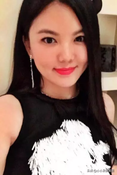 42歲李湘素顏出門被拍,與熒幕形象判若兩人