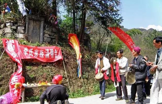 清明節掃墓,千萬別穿紅衣服去墓地