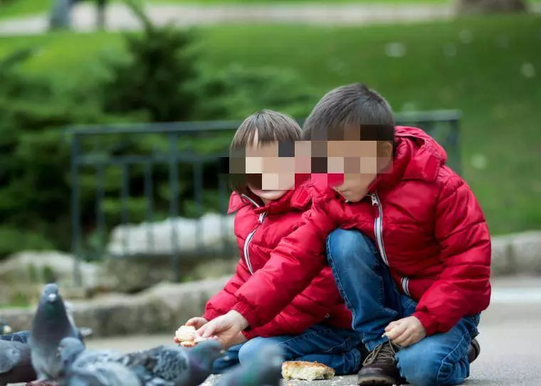 母親不肯給彩禮,我無奈做了上門女婿,20年後弟弟打來電話我愣了