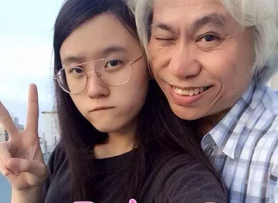與大51歲富商戀愛,還清債務後翻臉分手,老爺子哭訴沒能留住她的心!