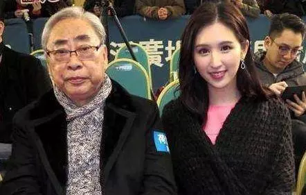與大51歲富商戀愛,還清債務後翻臉分手,老爺子哭訴沒能留住她的心!